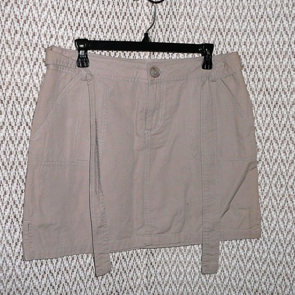 NWT French Cuff Skort Skirt Shorts size 8 Beige Khaki with Pockets - Picture 1 of 10
